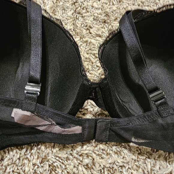 Victoria Secret - Picture 3 of 4